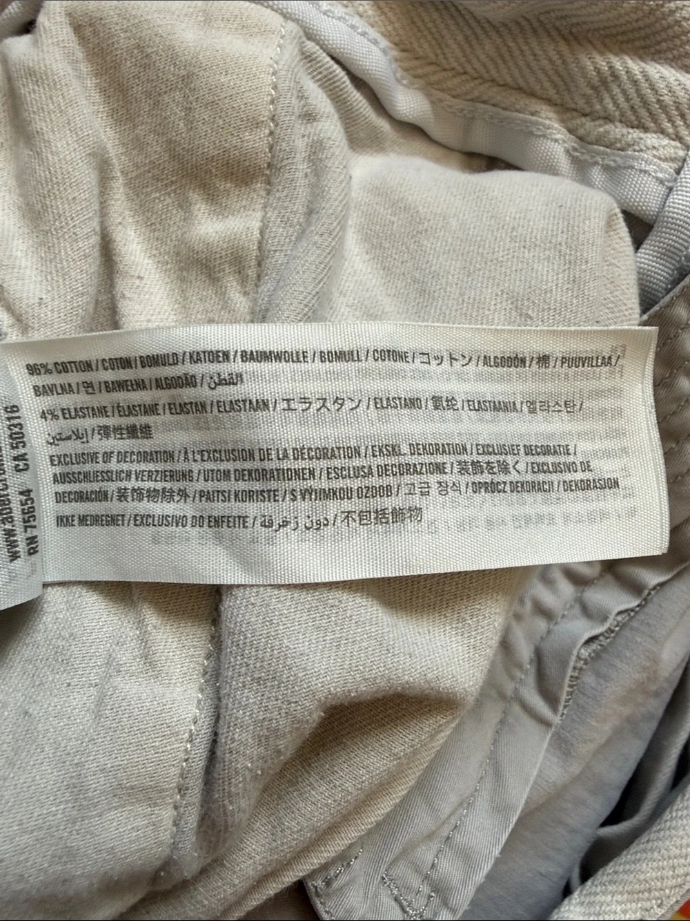 Abercrombie & Fitch Light Gray Flat-Front Men's Shorts - 32